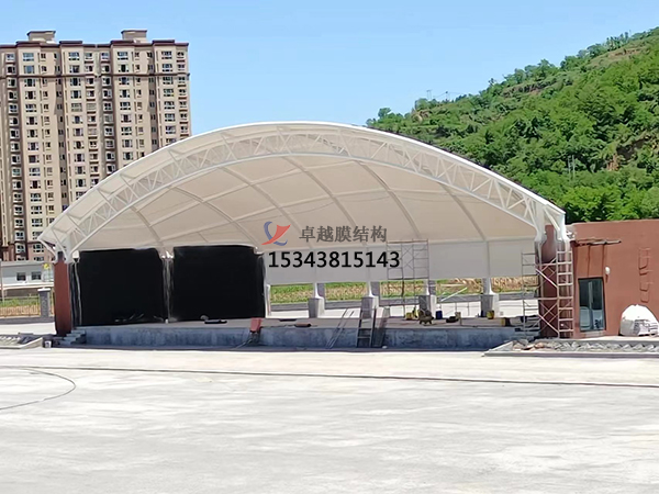 舞臺(tái)建筑采用膜結(jié)構(gòu)的原因？